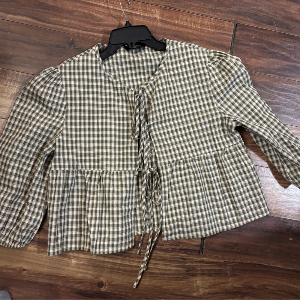 Cider large cropped front tie layering top 20”